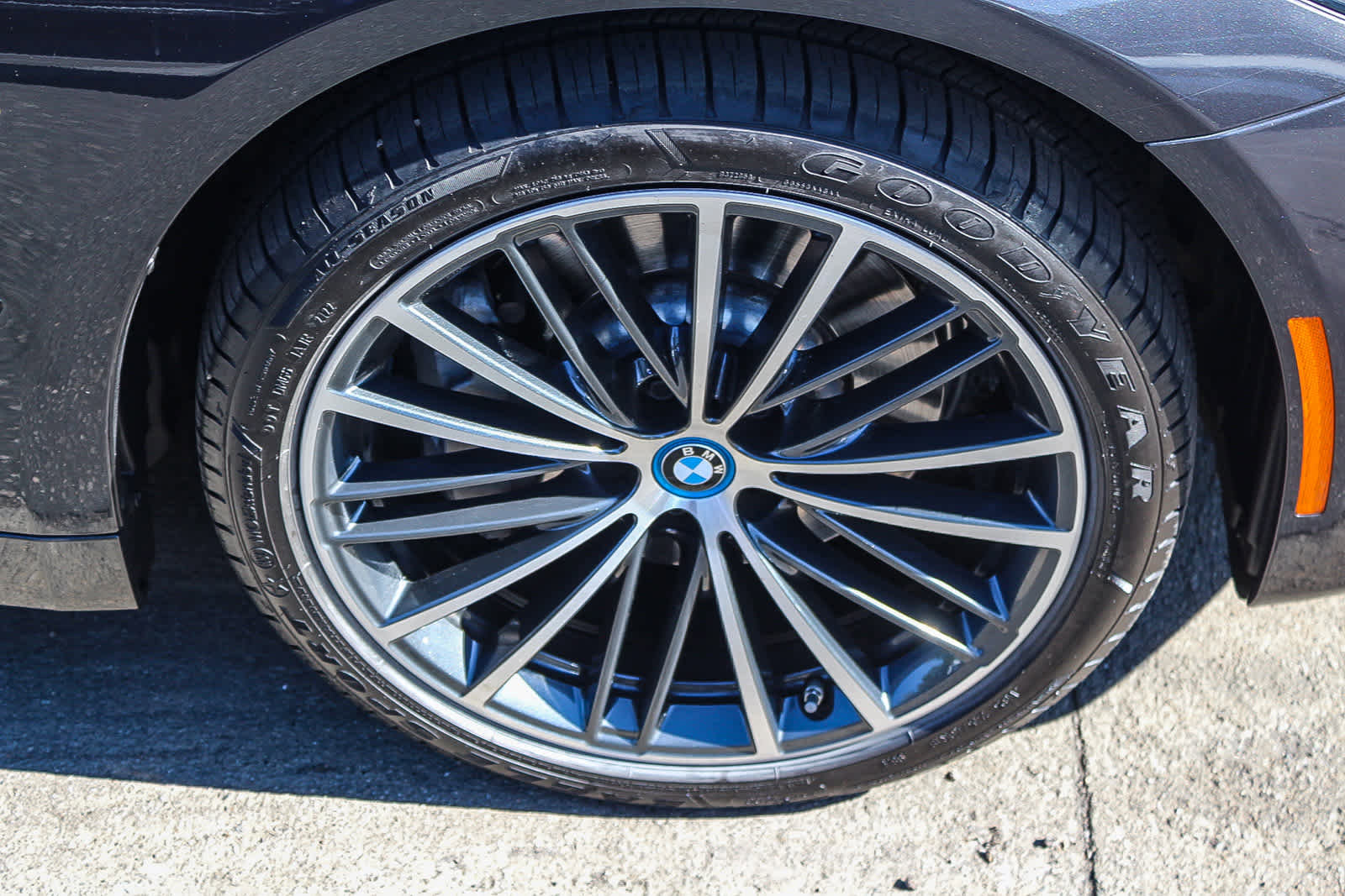 Certified 2023 BMW 530e w/ Convenience Package image 9