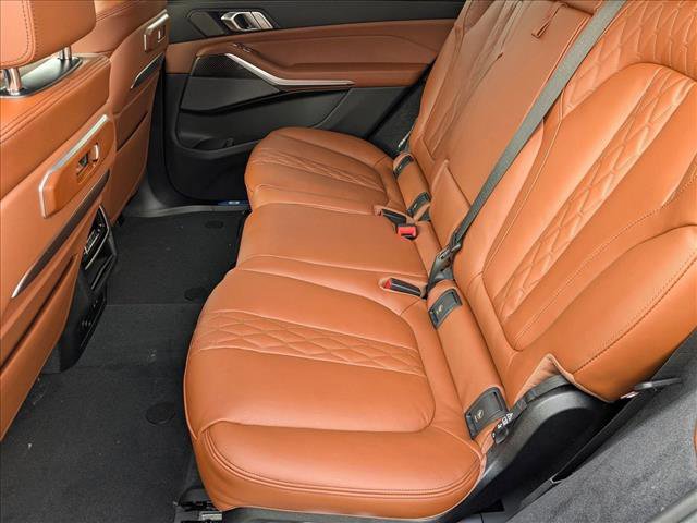 Used 2025 BMW X7 M60i image 15