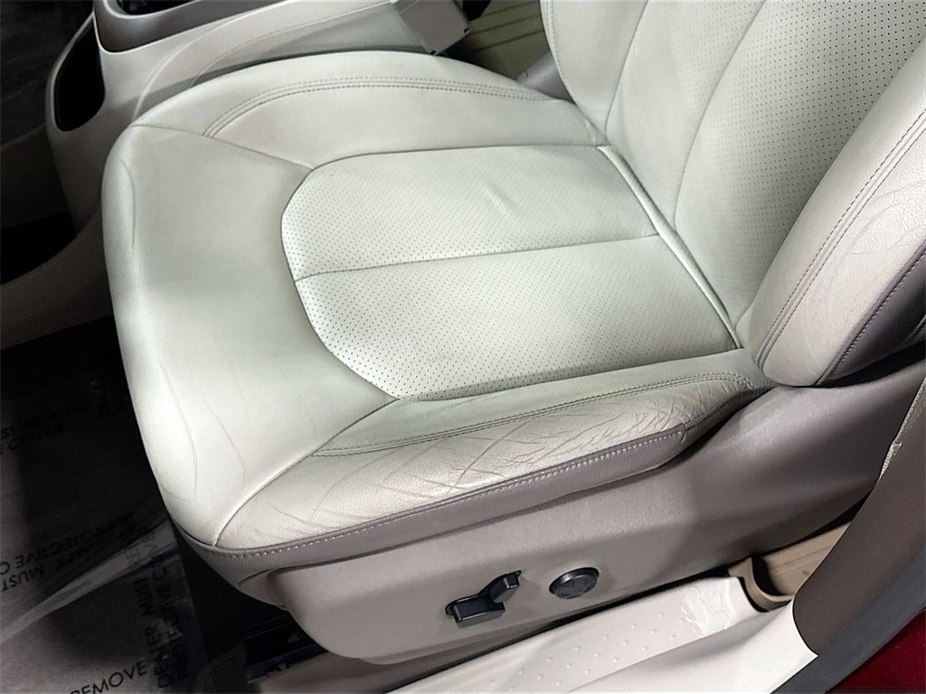 Used 2019 Chrysler Pacifica Touring-L Plus image 18