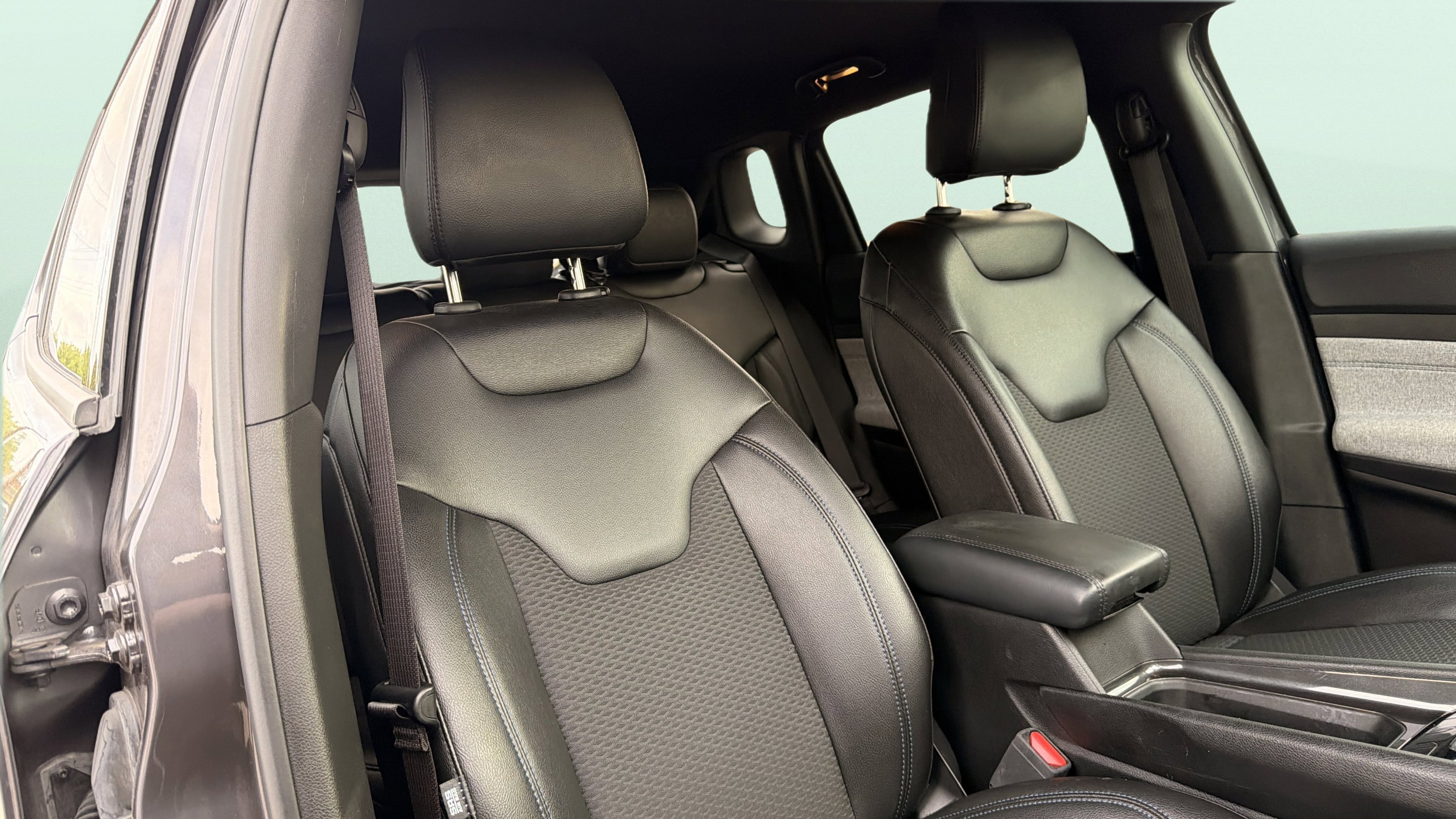 Used 2024 Jeep Compass Latitude image 37