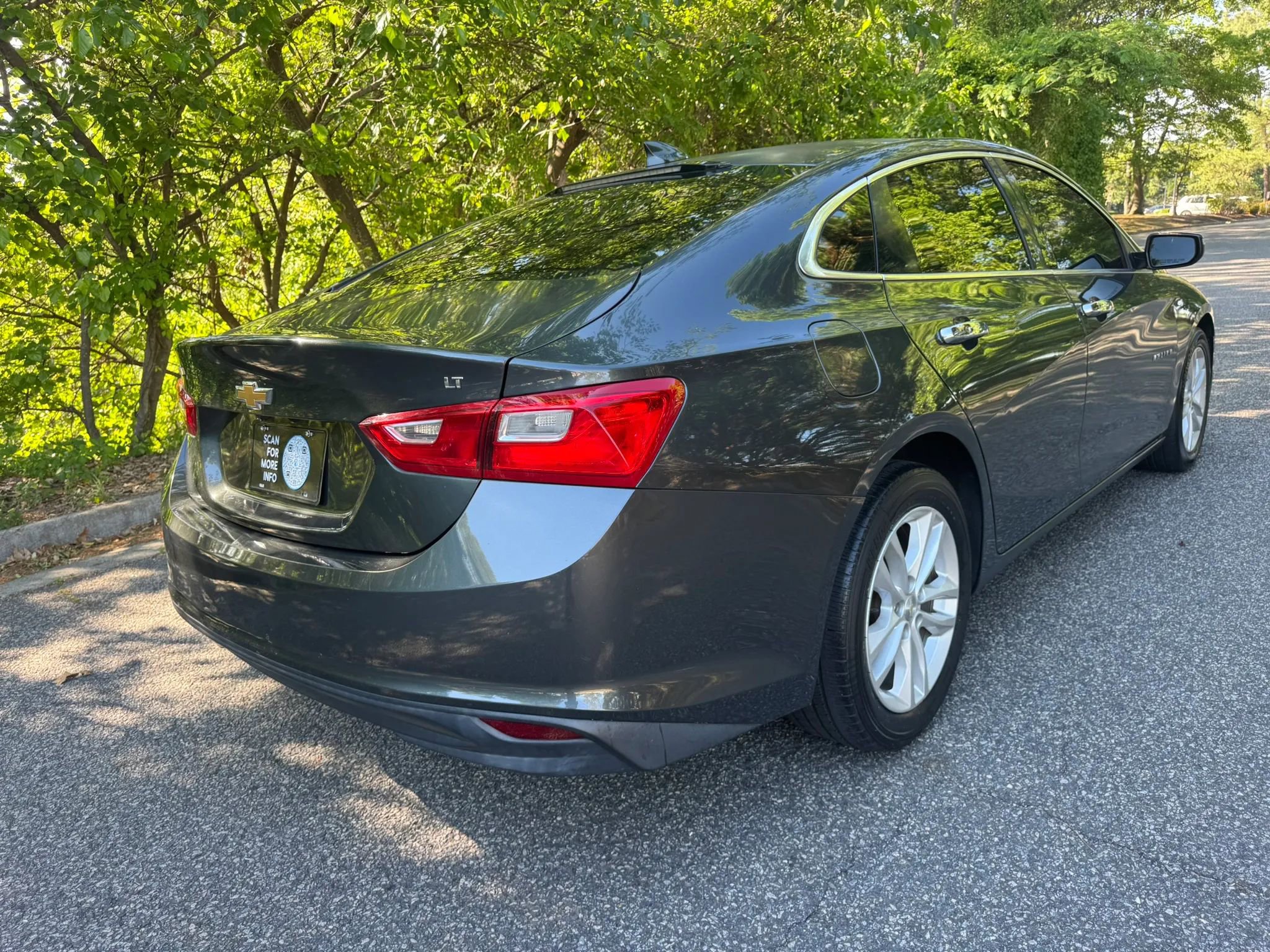 Used 2016 Chevrolet Malibu LT FWD image 5