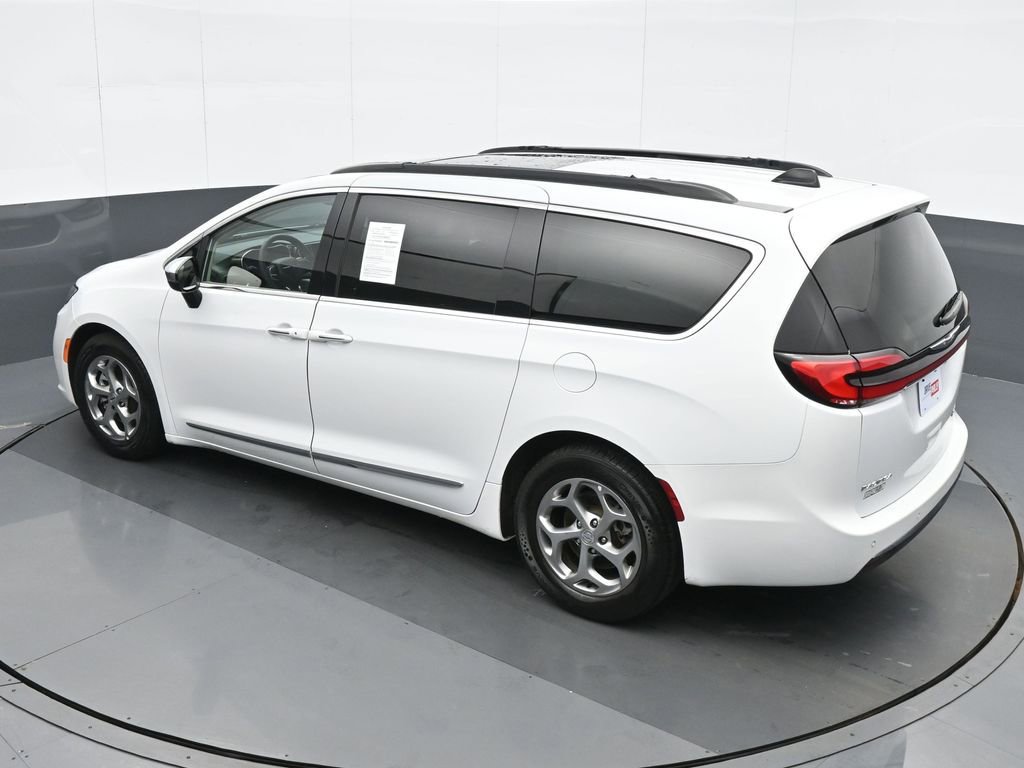 Used 2023 Chrysler Pacifica Limited image 19