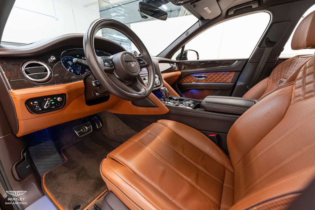Used 2021 Bentley Bentayga AWD/4WD image 44