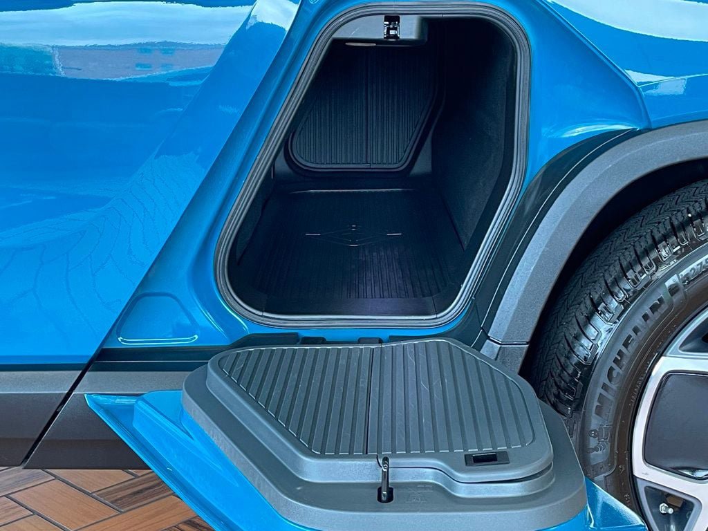 Used 2022 Rivian R1T Adventure image 13