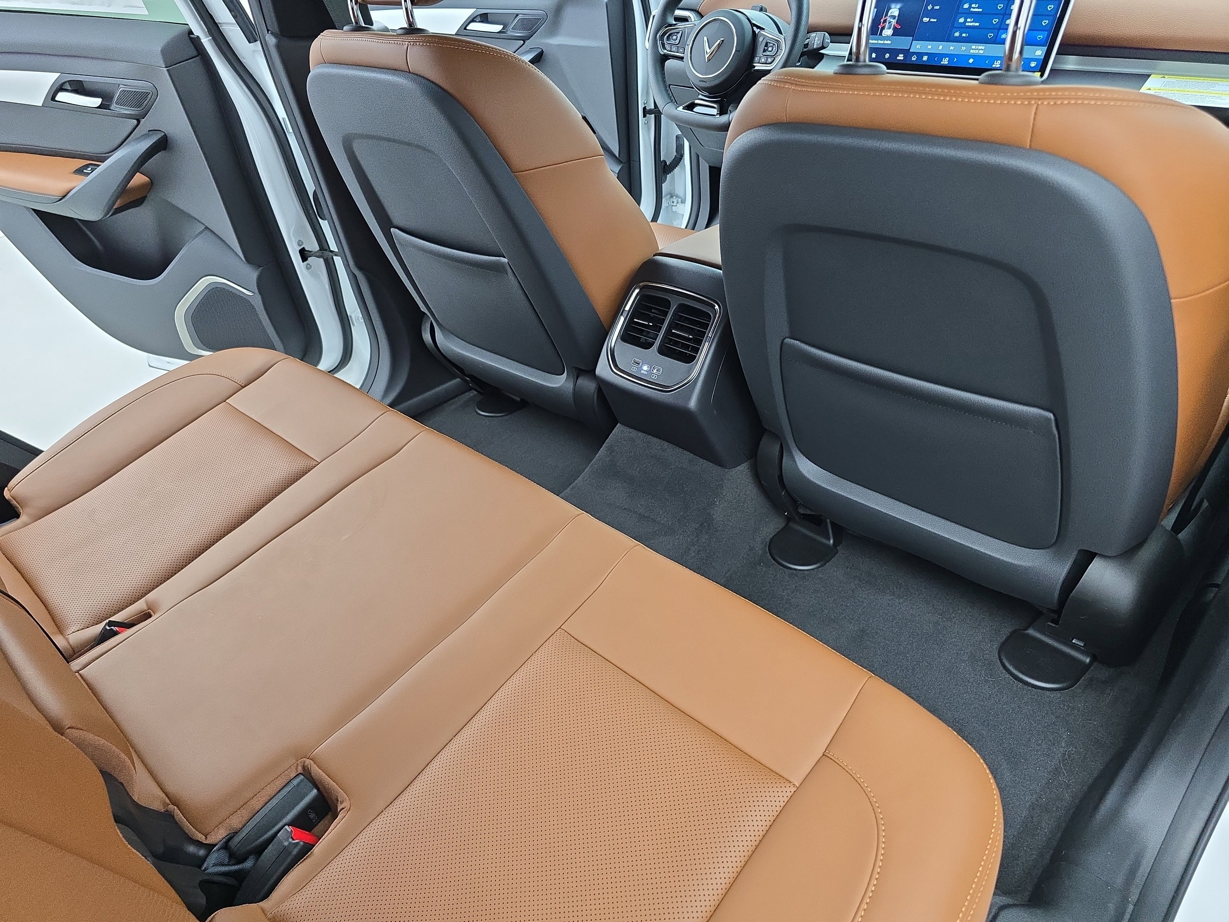 New 2025 VinFast VF 8 Plus image 11