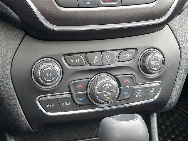 Used 2019 Jeep Cherokee Trailhawk w/ Comfort/Convenience Group image 16
