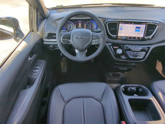 New 2026 Chrysler Voyager LX image 19