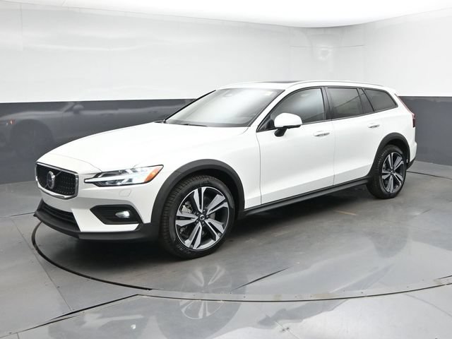 New 2026 Volvo V60 B5 Cross Country Plus w/ Climate Package AWD/4WD image 4