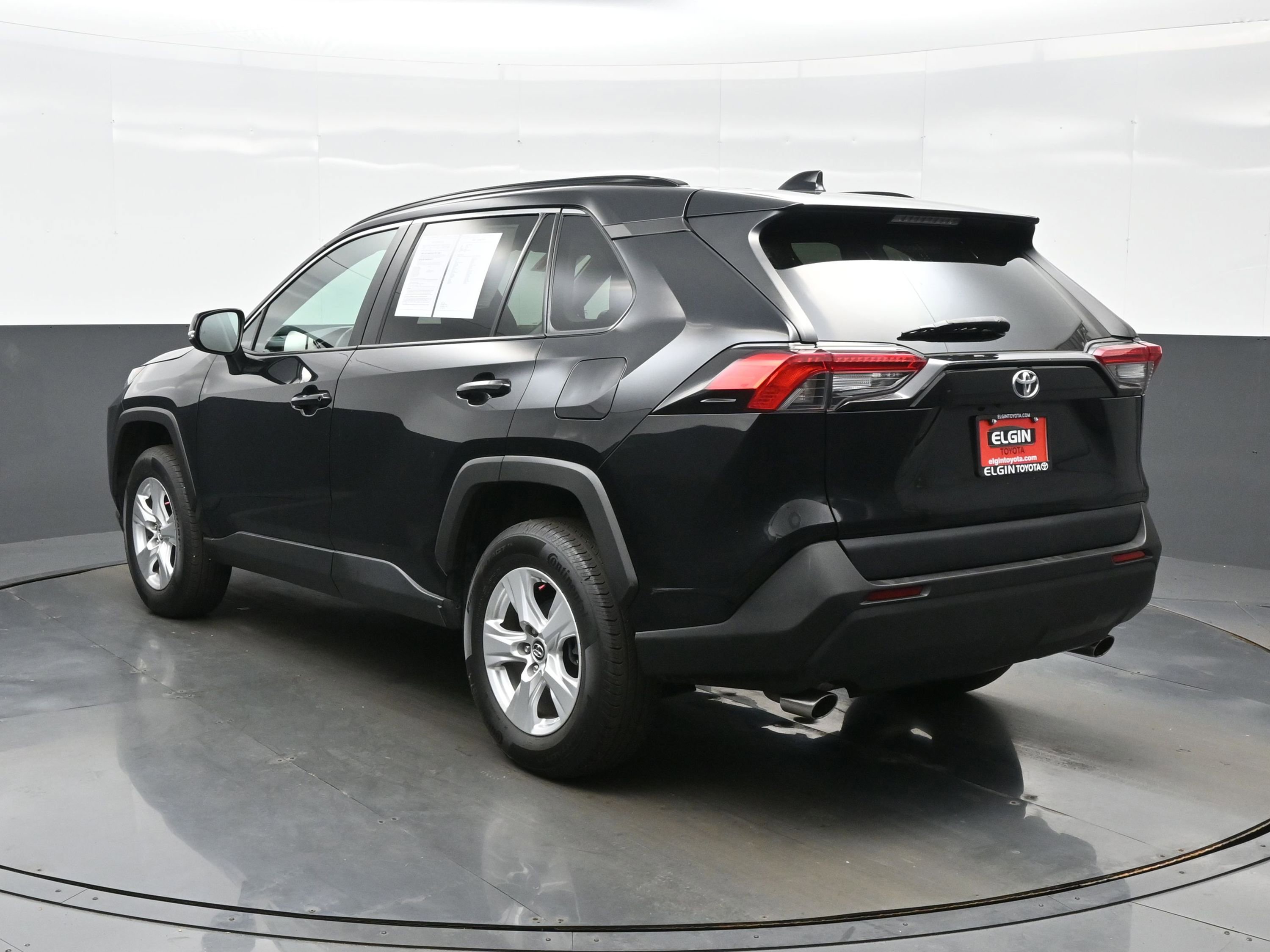 Used 2021 Toyota RAV4 XLE AWD/4WD image 4