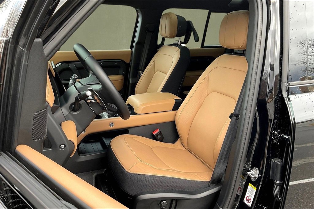 Used 2025 Land Rover Defender 110 V8 image 21