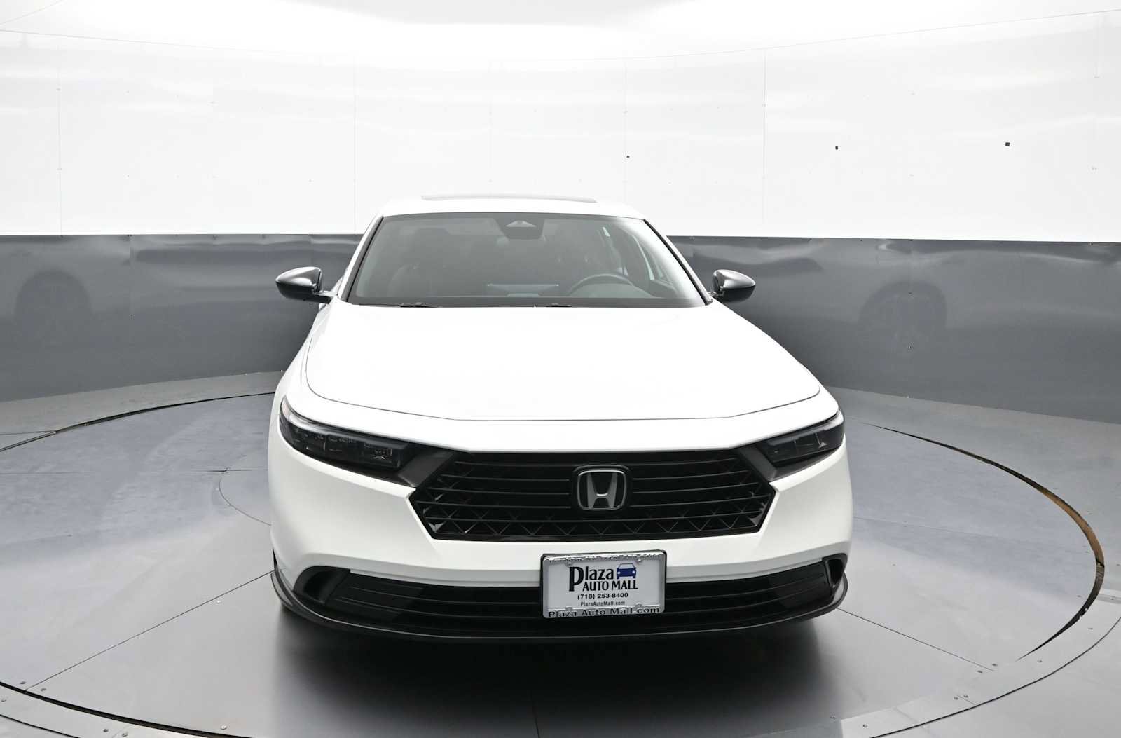 Used 2025 Honda Accord Sport image 2