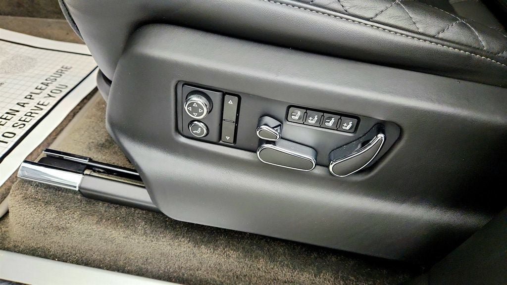 Used 2018 Bentley Bentayga AWD/4WD image 15