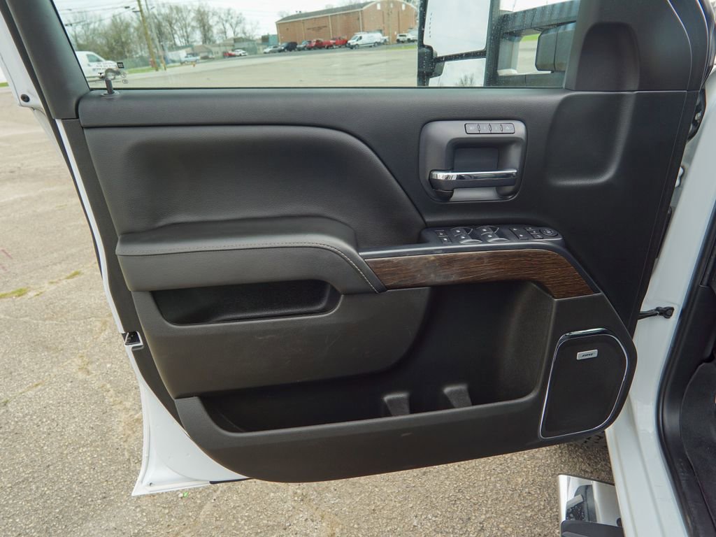 Used 2017 GMC Sierra 2500 Denali w/ Duramax Plus Package AWD/4WD image 15