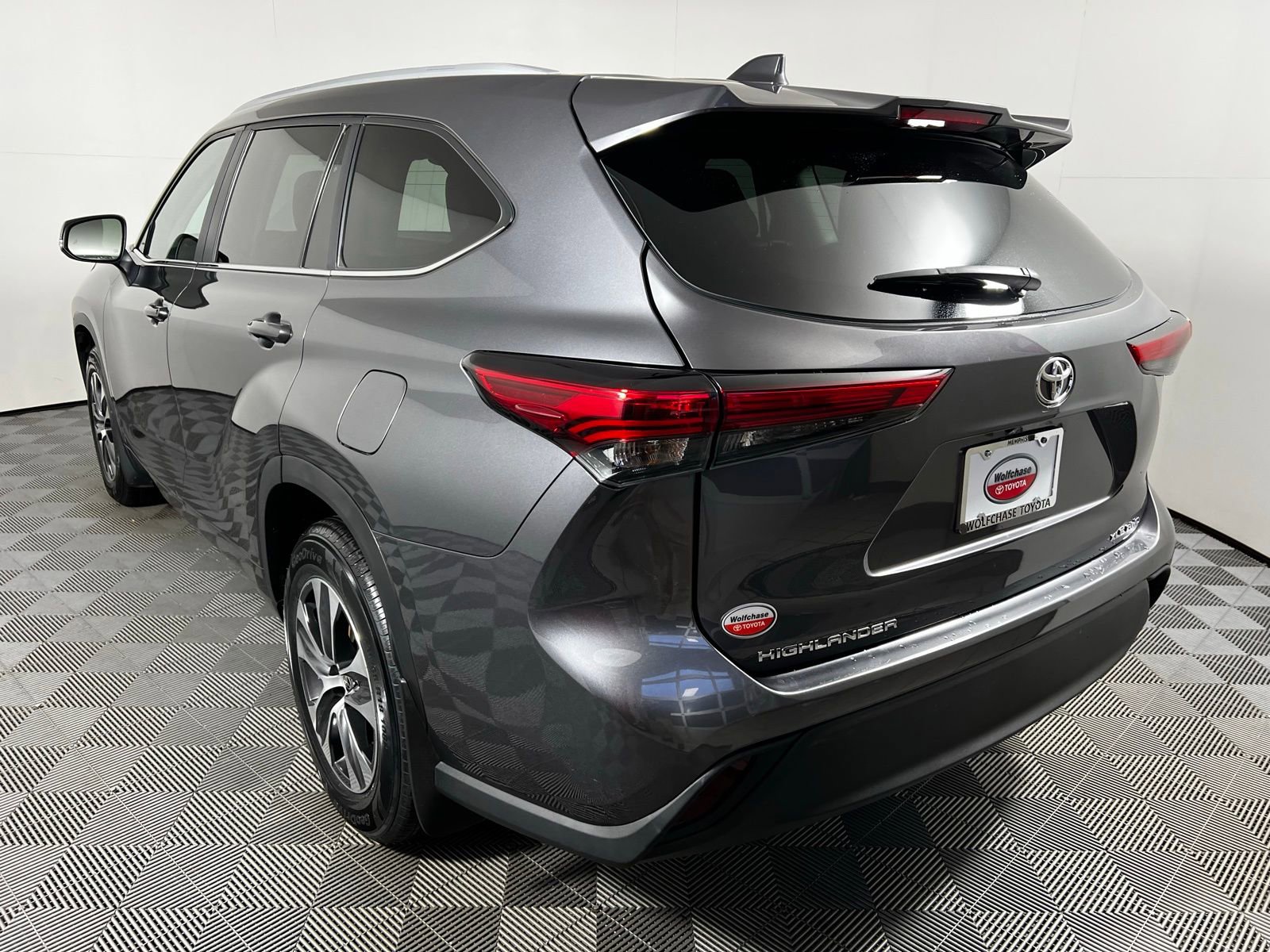 Certified 2023 Toyota Highlander XLE image 36