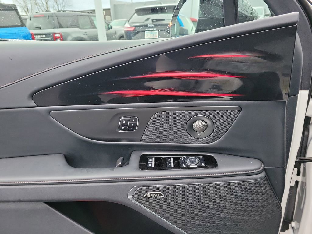 Certified 2024 Lincoln Nautilus Reserve w/ Equipment Group 202A image 18