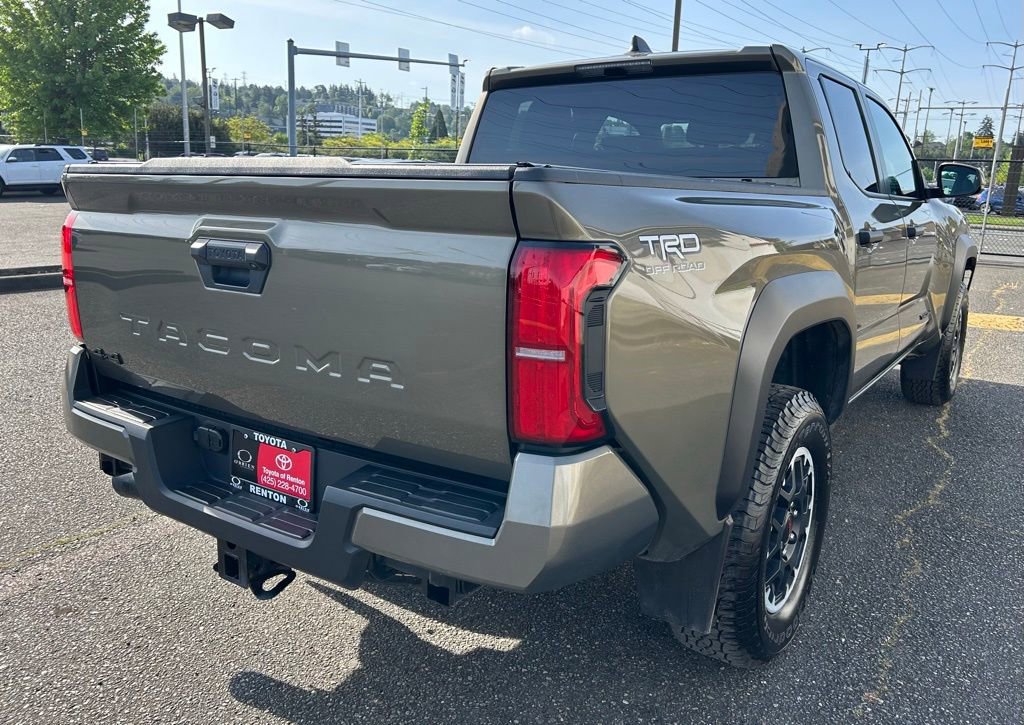 Certified 2024 Toyota Tacoma TRD Off-Road AWD/4WD image 5