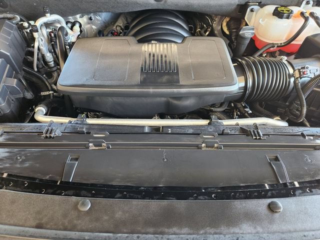 Used 2025 Chevrolet Suburban LS RWD image 30