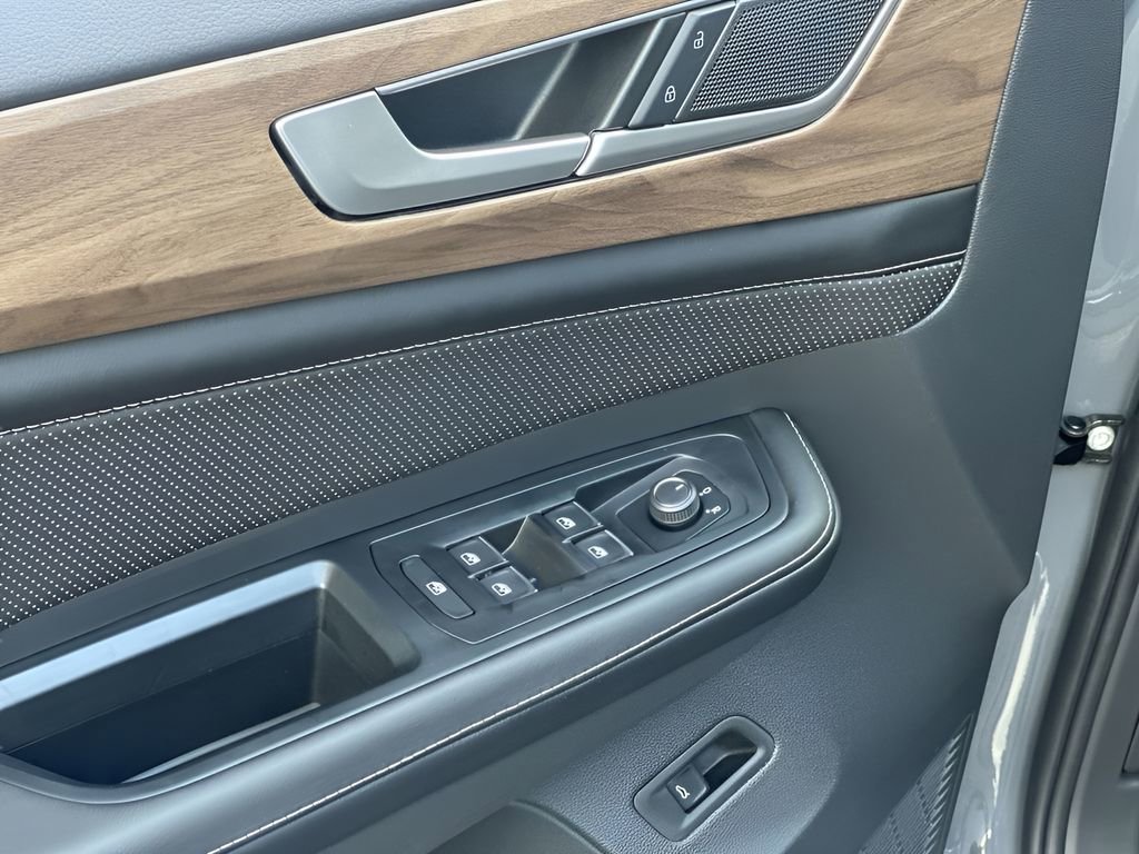 New 2026 Volkswagen Atlas SE image 13
