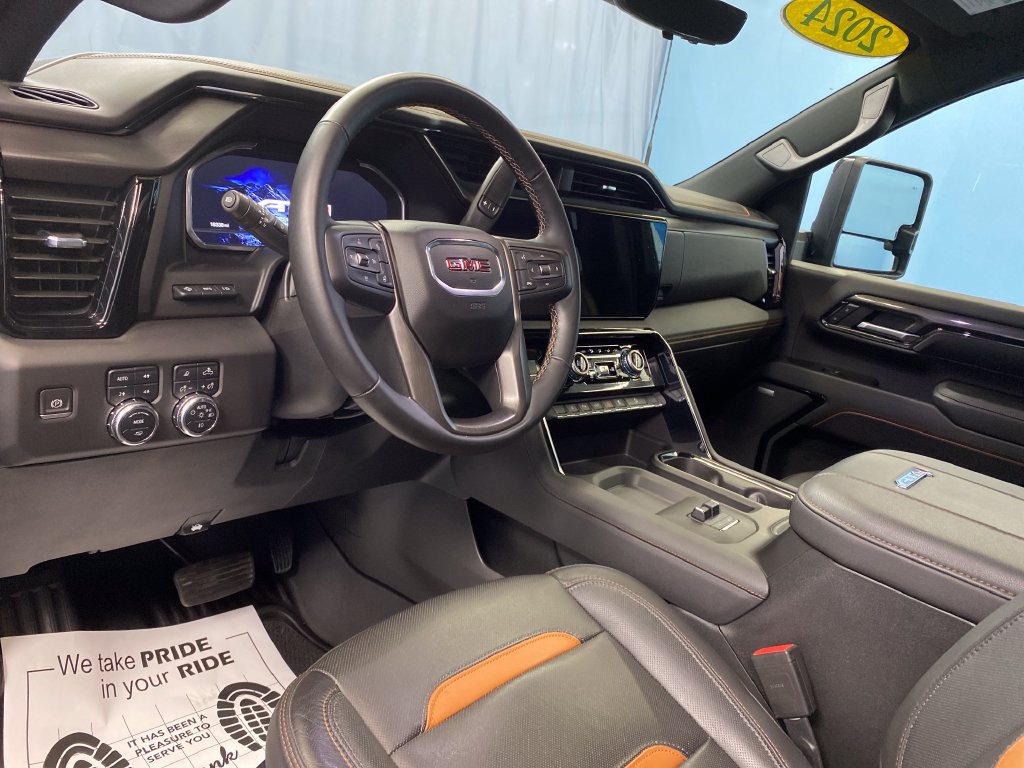 Used 2024 GMC Sierra 2500 AT4 w/ Technology Package AWD/4WD image 9