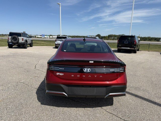 Used 2025 Hyundai Sonata SE FWD image 8