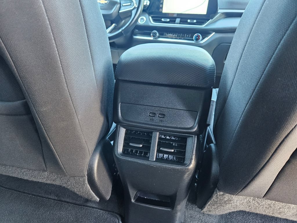 Used 2026 Chevrolet Equinox LT FWD image 31