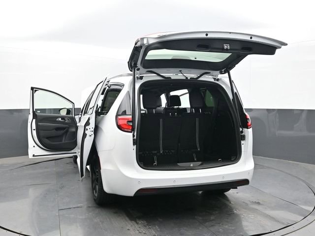 New 2027 Chrysler Pacifica Limited FWD image 62