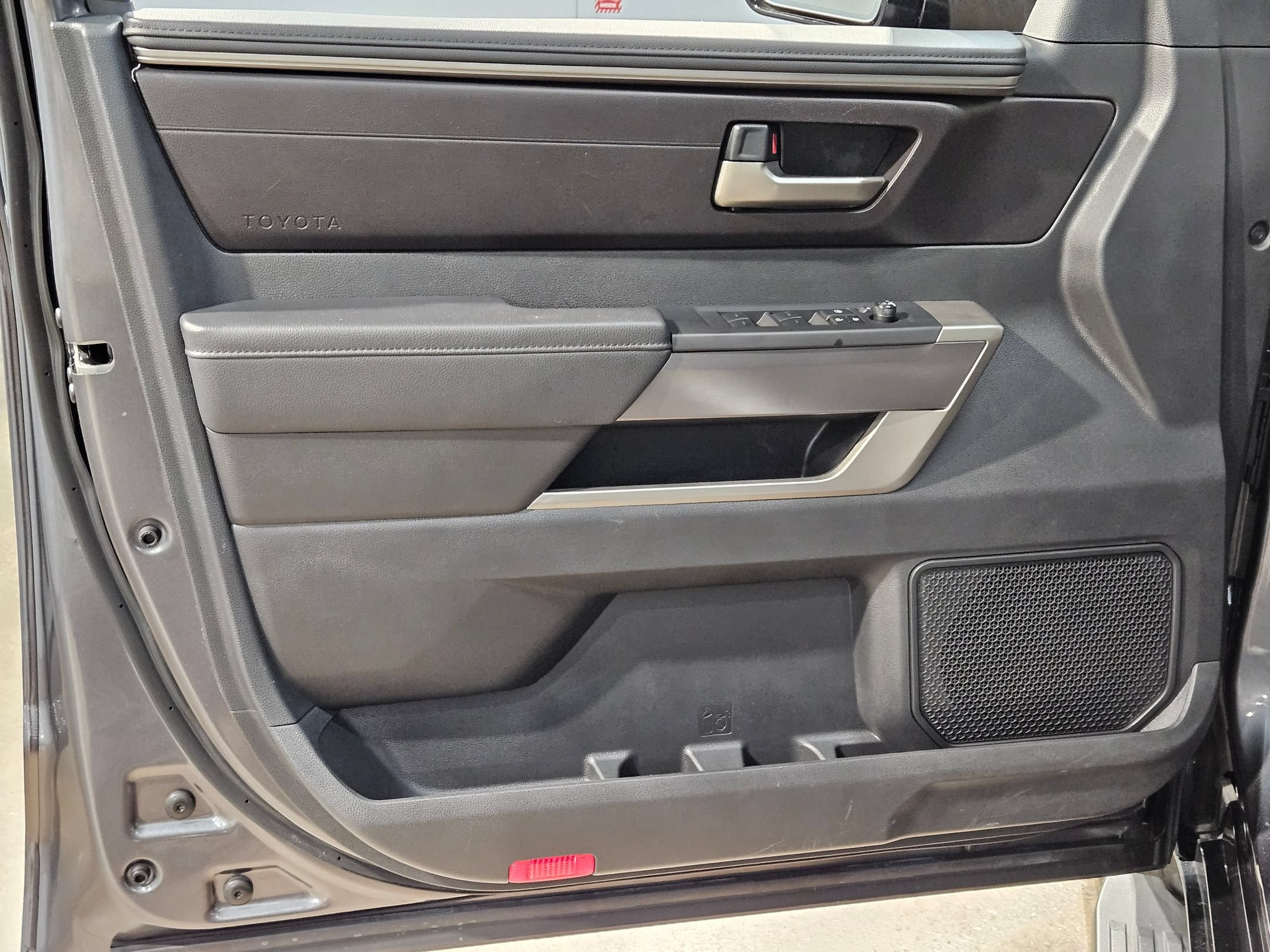 Certified 2025 Toyota Sequoia SR5 AWD/4WD image 20