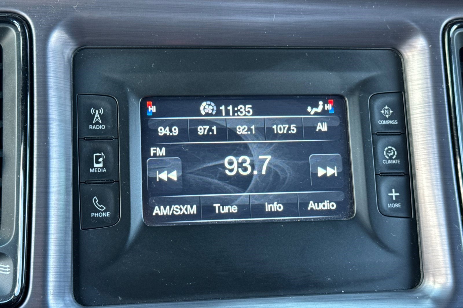 Used 2015 Dodge Challenger SXT image 24