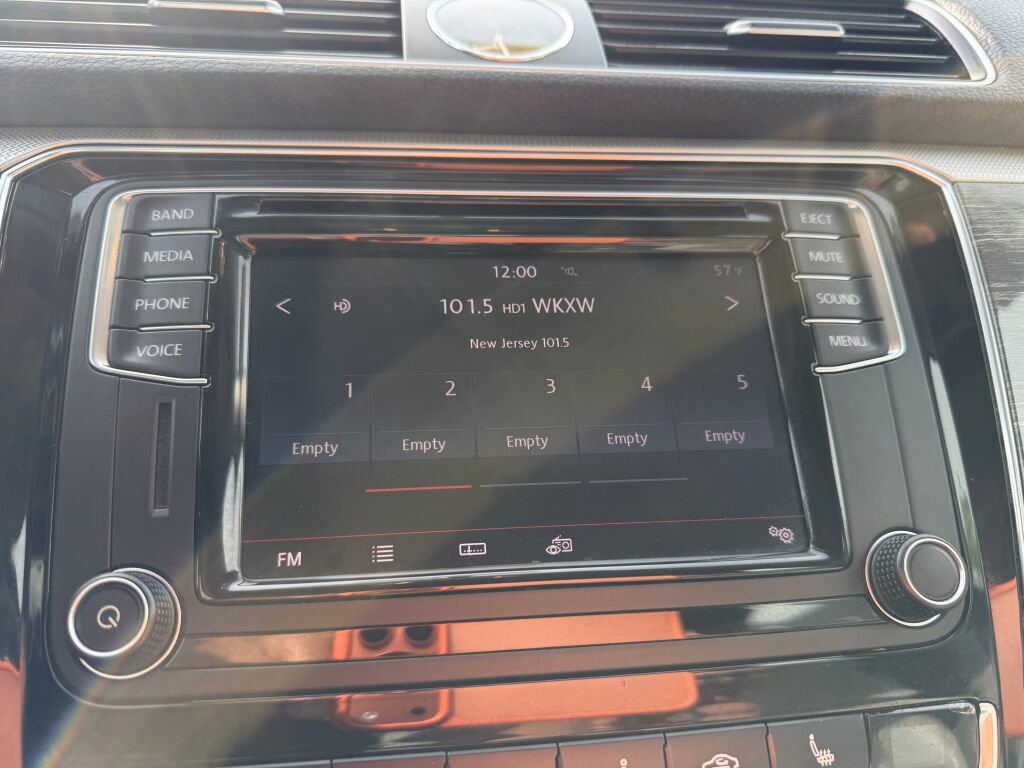 Used 2017 Volkswagen Passat 1.8T SE FWD image 17