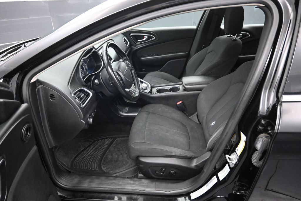 Used 2016 Chrysler 200 Limited w/ Anniversary Edition FWD image 9