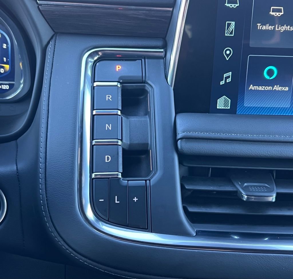 Used 2024 Chevrolet Suburban LT image 29