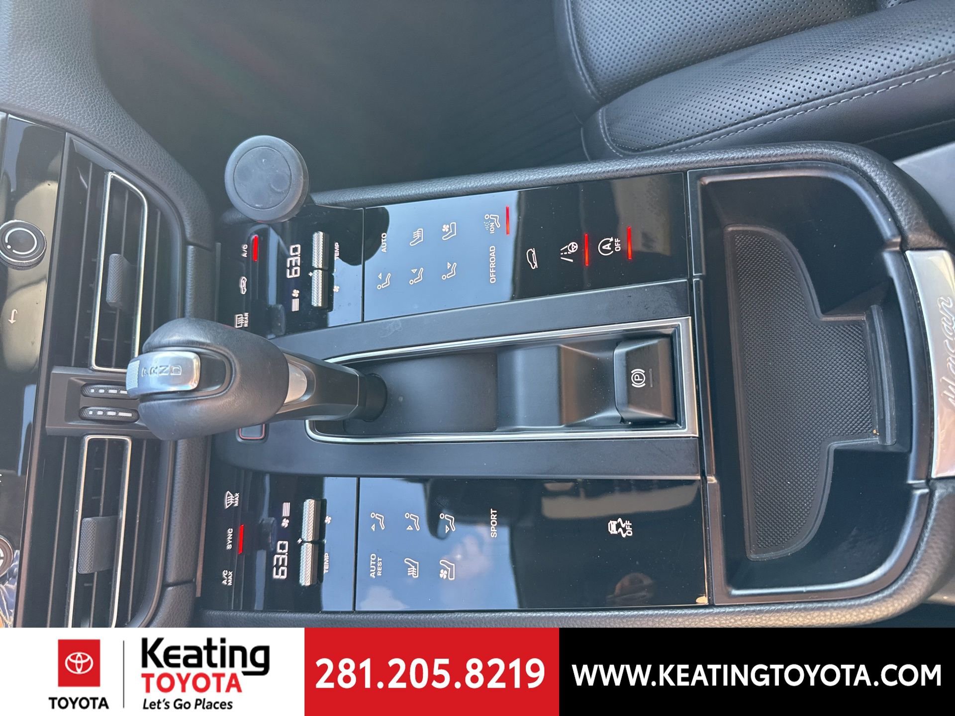 Used 2023 Porsche Macan Turbo image 21