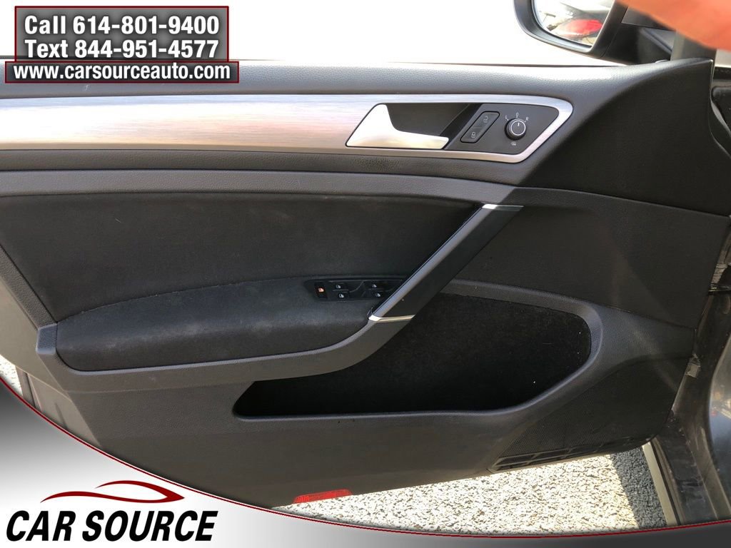 Used 2016 Volkswagen Golf S image 15