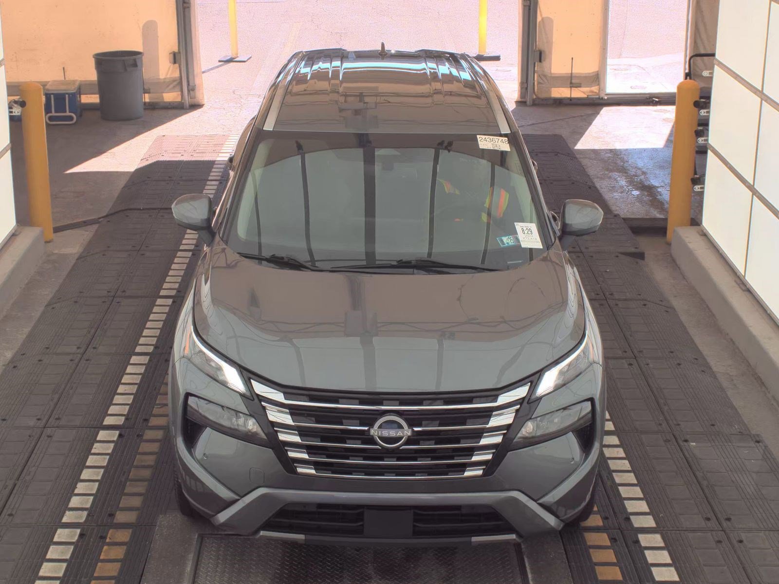 Used 2024 Nissan Rogue SL image 2