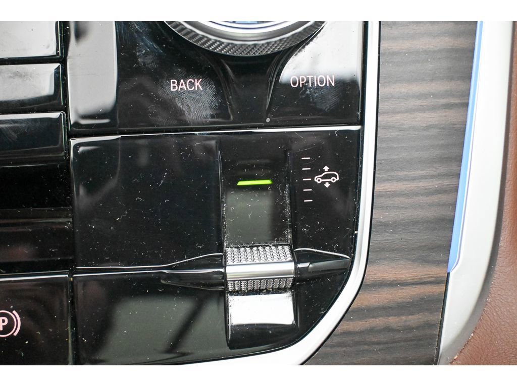 Used 2025 BMW X7 xDrive40i w/ Executive Package image 55