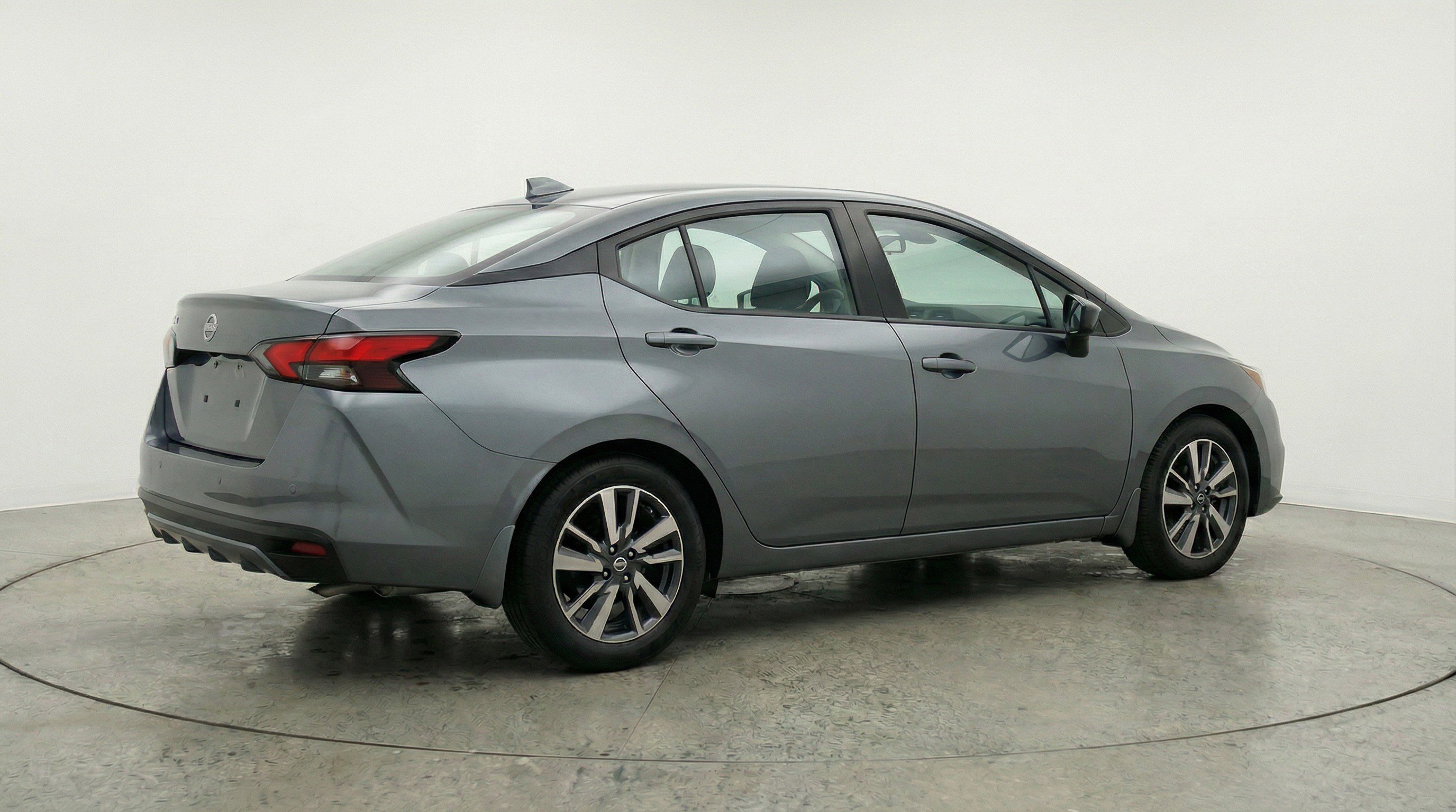 Used 2025 Nissan Versa SV image 9