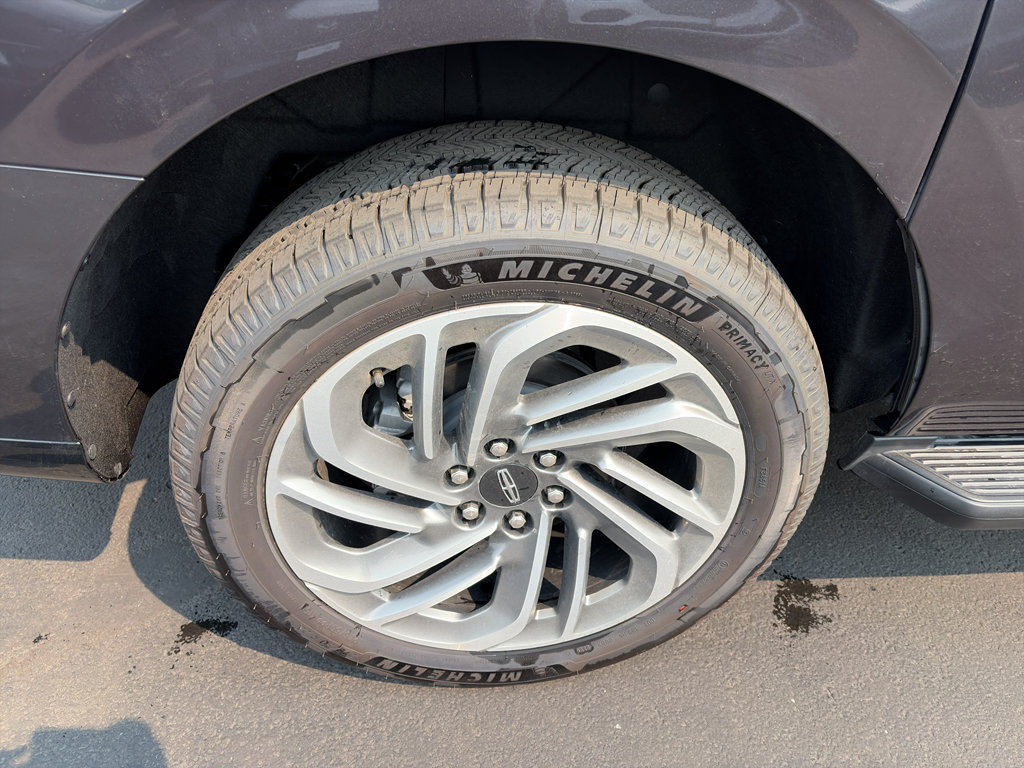 New 2026 Lincoln Navigator L Premier AWD/4WD image 9