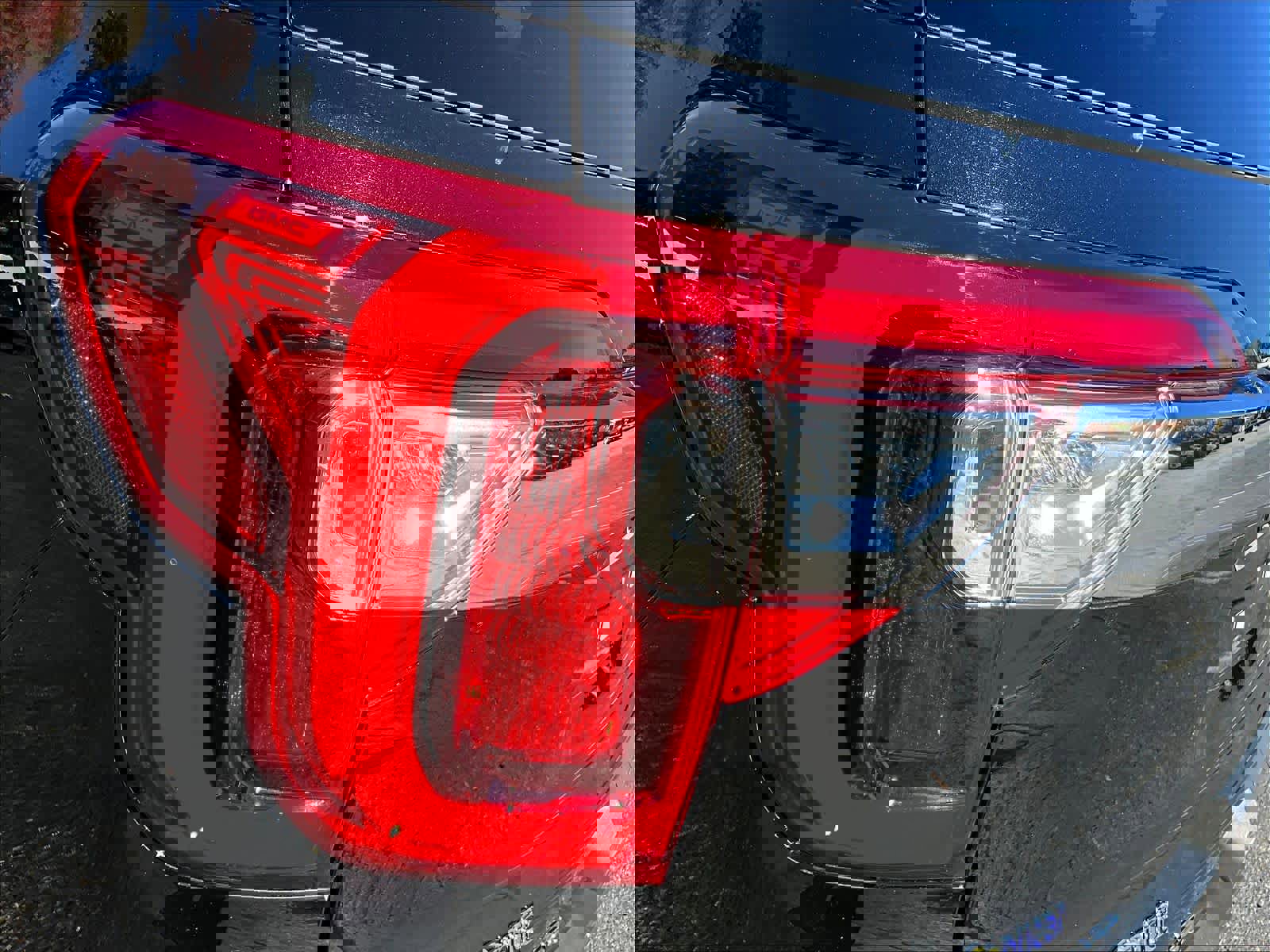 Used 2022 GMC Acadia SLE image 33