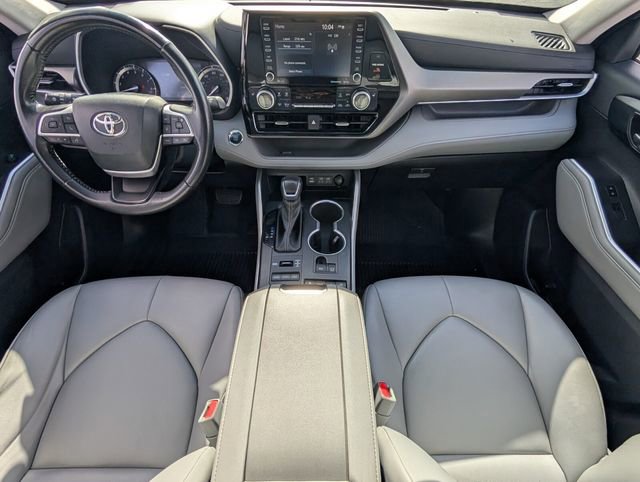 Used 2022 Toyota Highlander XLE image 11
