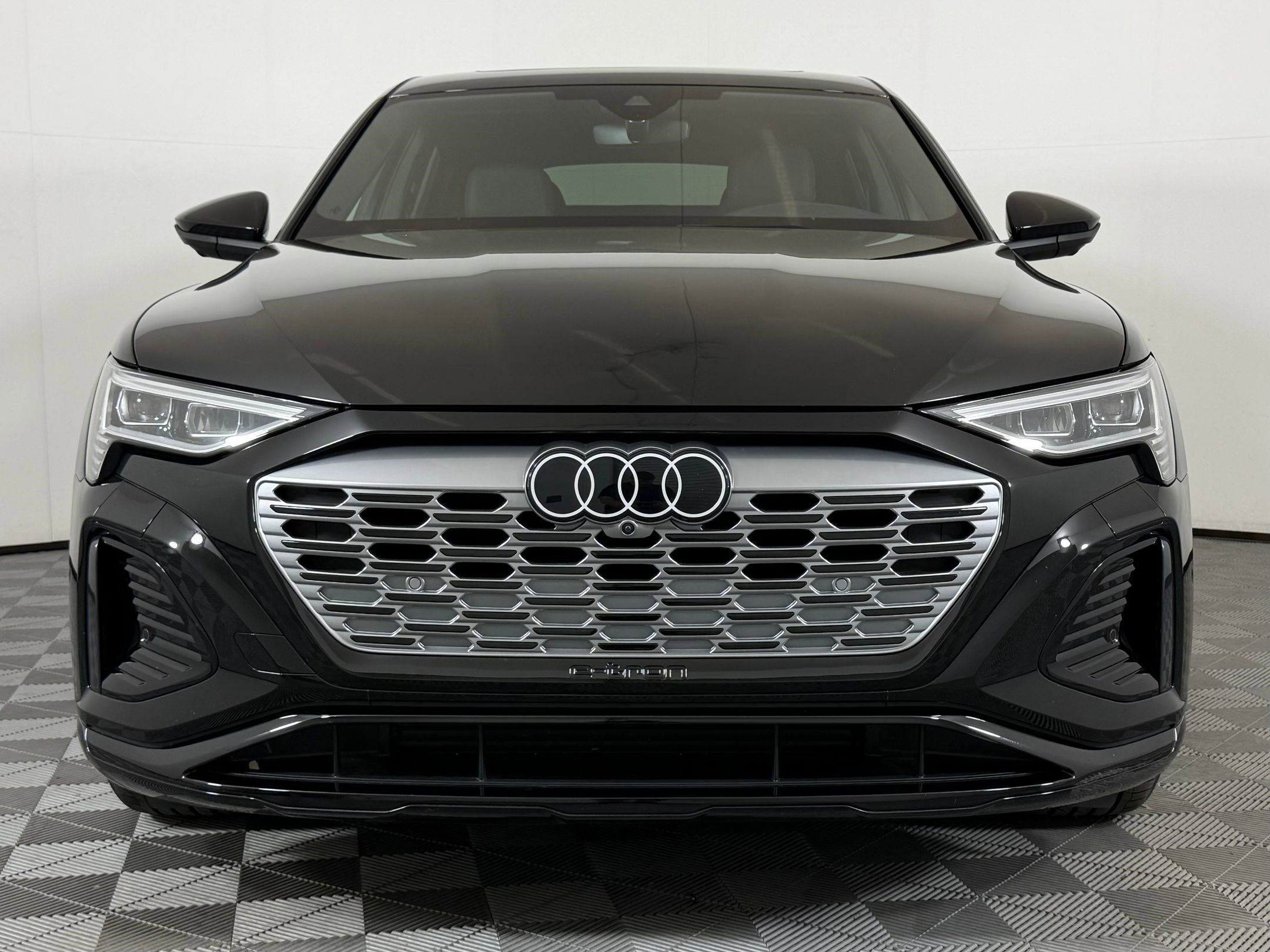 Used 2024 Audi Q8 e-tron Premium Plus w/ Premium Plus Package image 6
