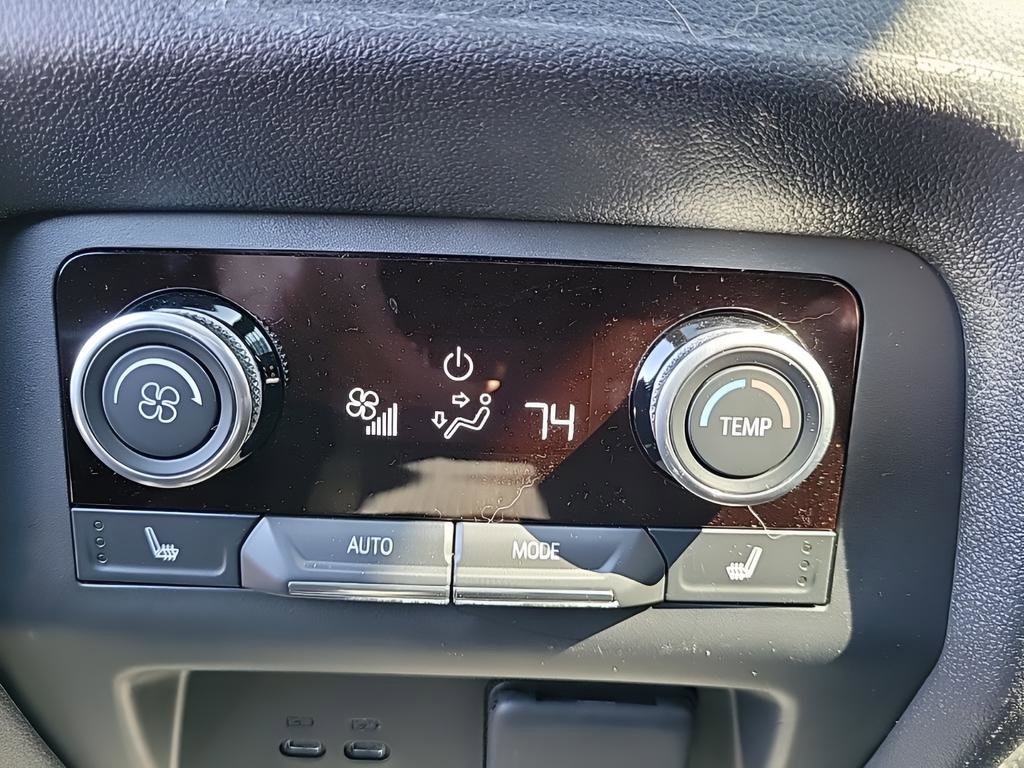 Used 2025 Buick Enclave Avenir image 15