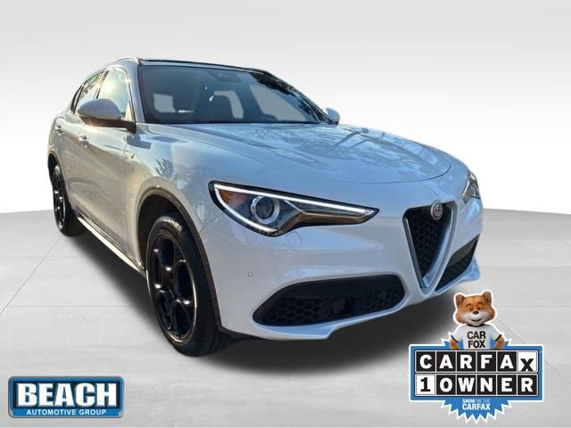 Used 2022 Alfa Romeo Stelvio Ti image 1