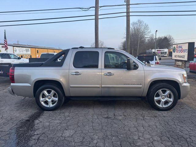 Used 2008 Chevrolet Avalanche LTZ AWD/4WD image 5