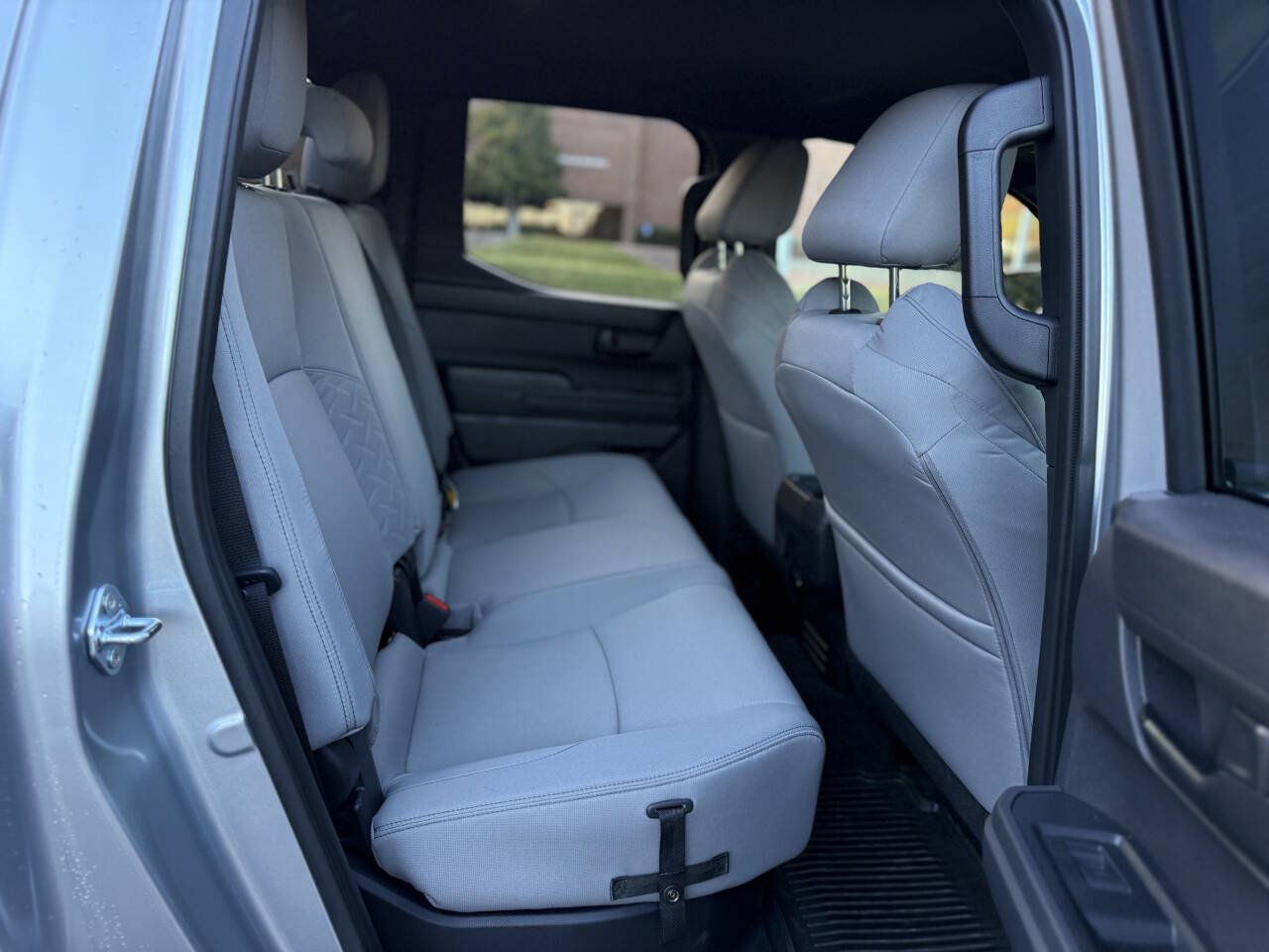 Used 2025 Toyota Tacoma SR5 AWD/4WD image 17