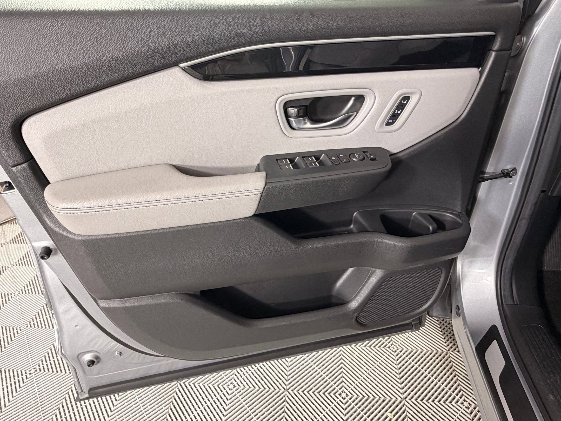 Certified 2025 Honda Pilot EX-L image 13