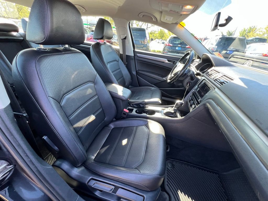 Used 2017 Volkswagen Passat 1.8T R-Line image 29