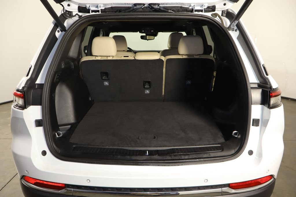 Used 2023 Jeep Grand Cherokee Limited image 14