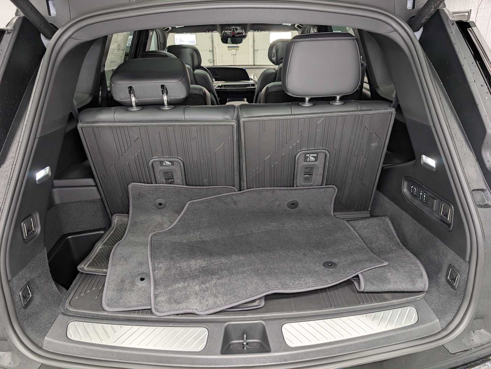 New 2027 Cadillac Vistiq Luxury w/ LPO, Floor Liner Package AWD/4WD image 7