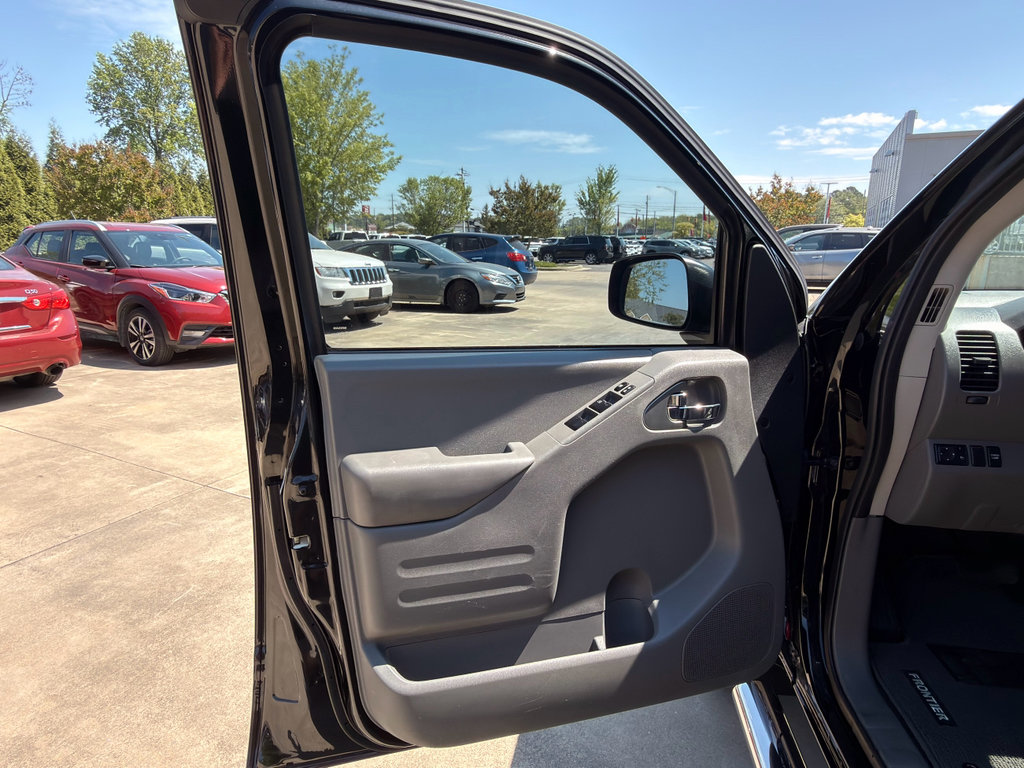Used 2021 Nissan Frontier SV image 11