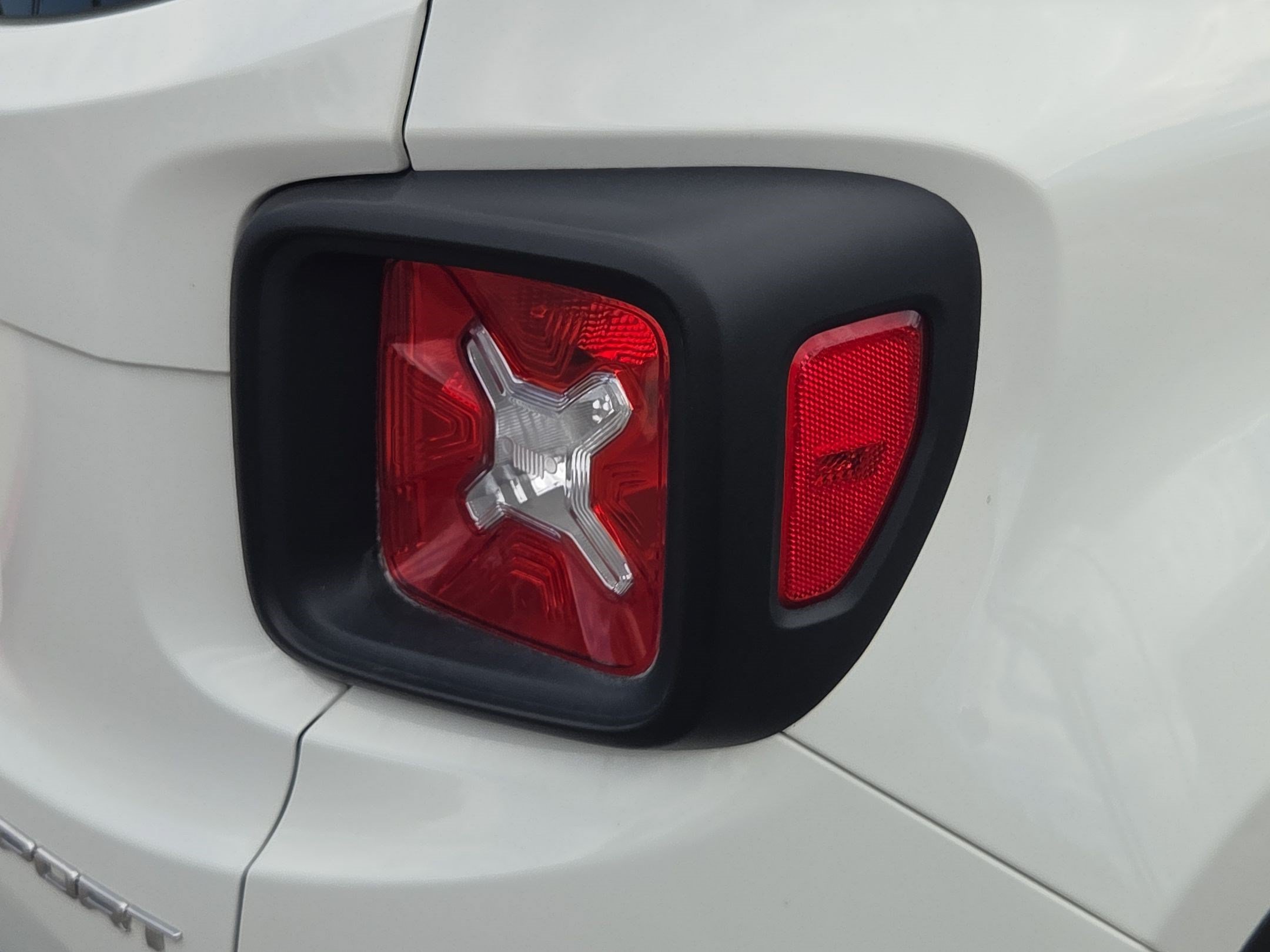 Used 2020 Jeep Renegade Sport w/ UConnect 7.0 Group FWD image 11